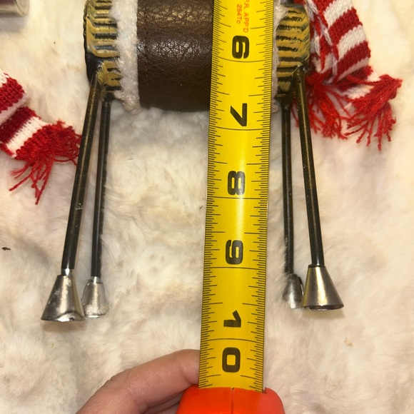 2 Winter metal reindeer figures, each approximately 9 inches tall - Picture 7 of 8